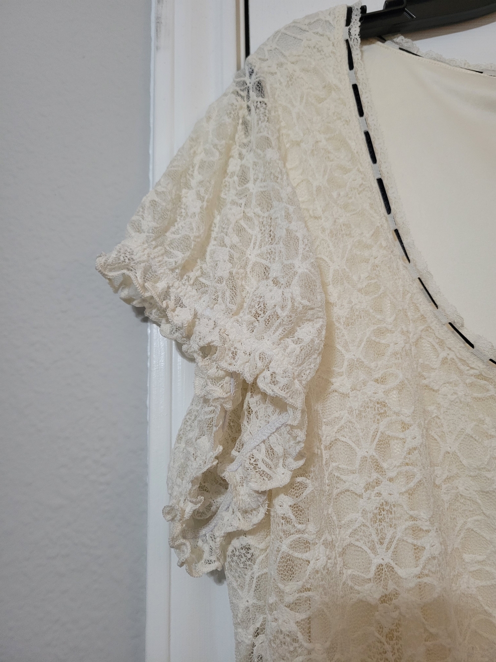 Cream Floral Lace Coquette Top | STRETCHY Size 2X - Picture 4 of 4